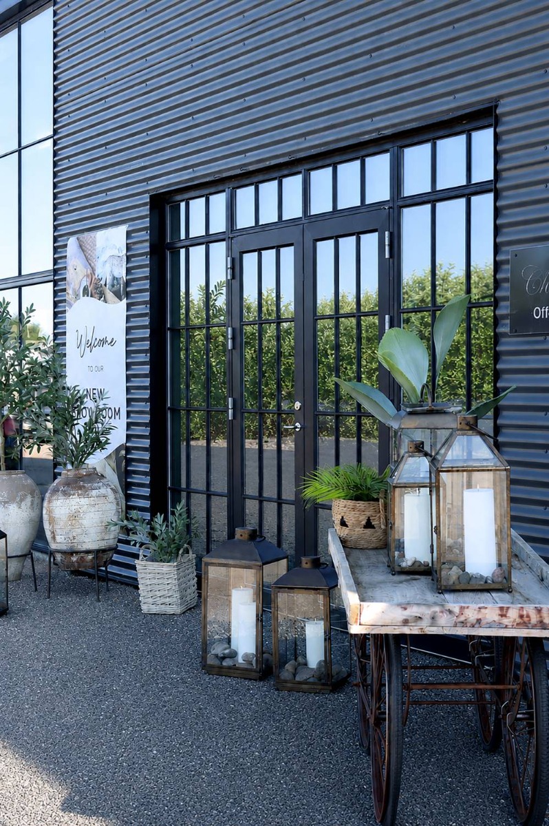 Chic Antique entrance