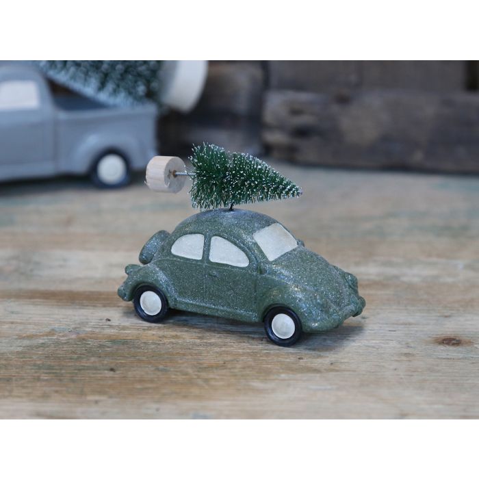 Voiture avec sapin de Noël