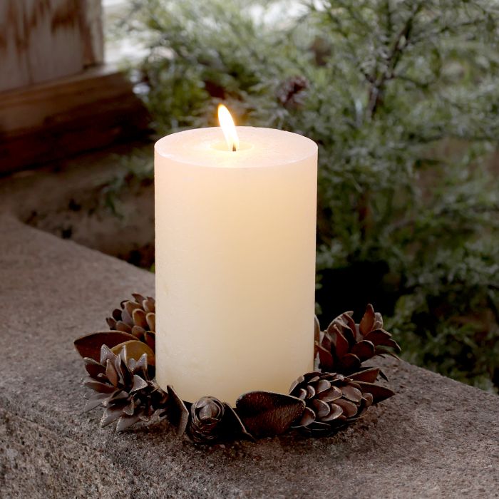 Kerzenständer m. Zapfen u. Blätter
