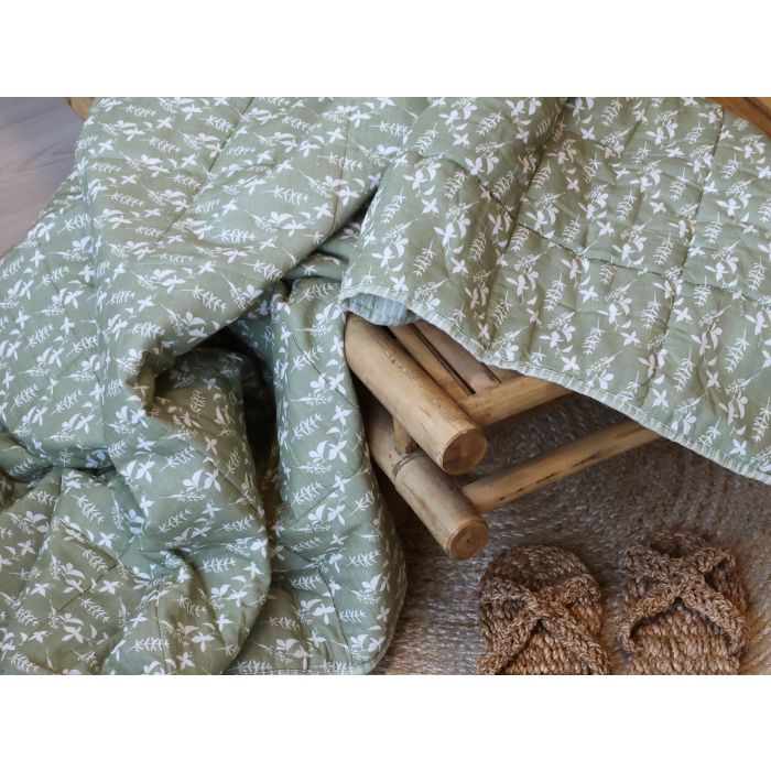 Quilt w. flowers and stripes