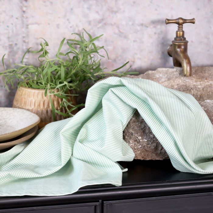 Aix Tea Towel w. milk boy stripes