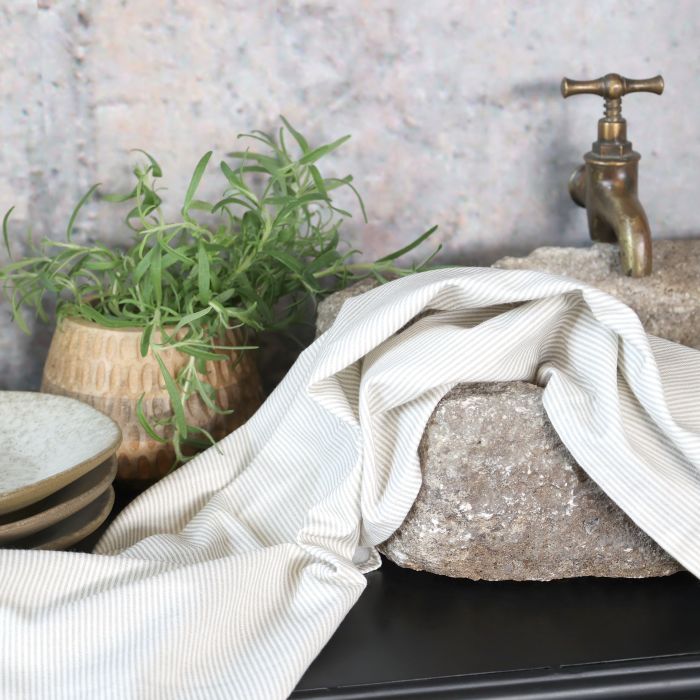 Aix Tea Towel w. milk boy stripes