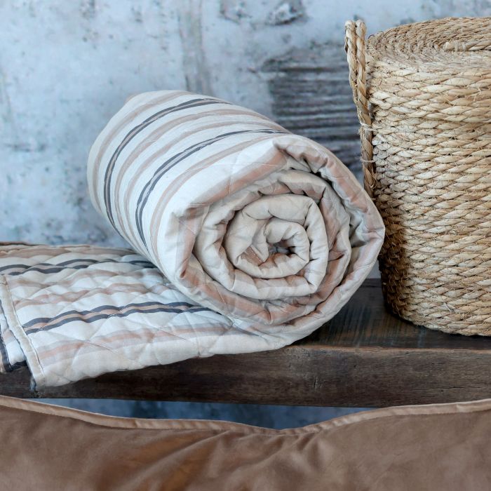 Aix Quilt w. stripes