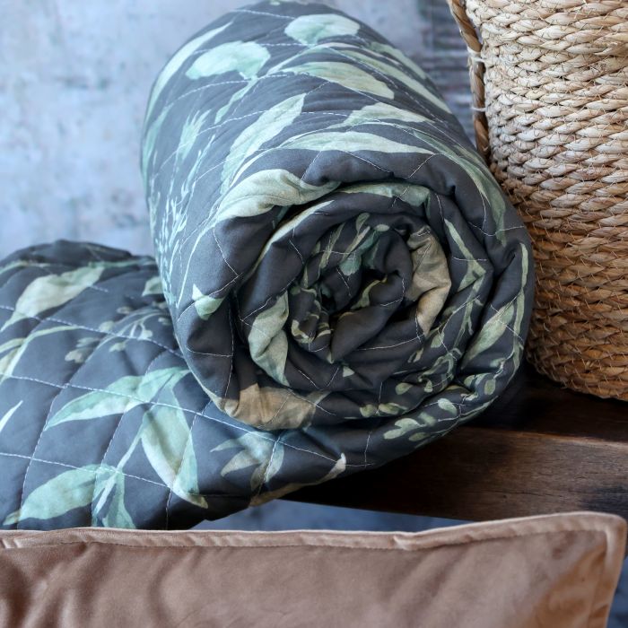 Aix Quilt w. leaf pattern