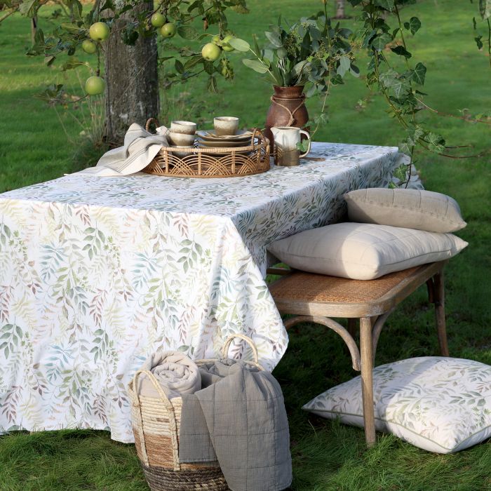 Aix Tablecloth w. leaf pattern