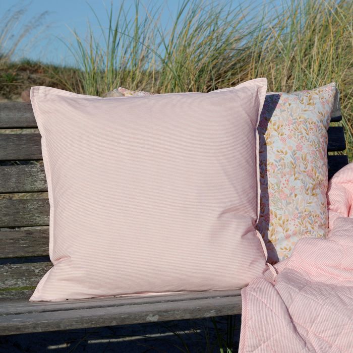 Aix Pillowcase w. milk boy stripes