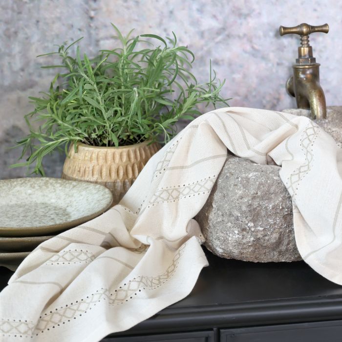 Aix Tea Towel w. hole pattern