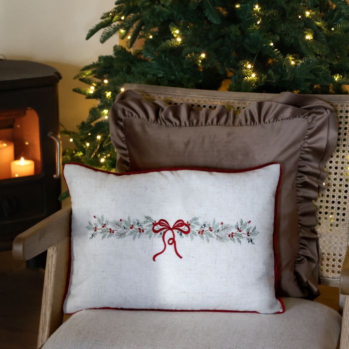 Aix Pudebetræk m. sløjfe og ranke broderi