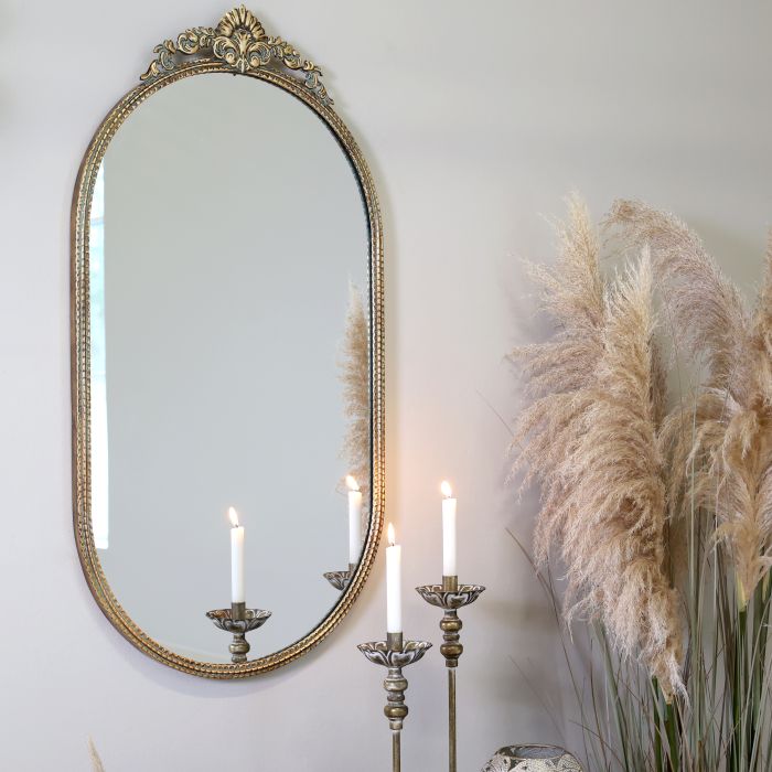 Mirror w. pearl edge and décor