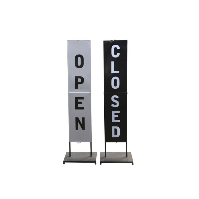 Sign on foot "open/closed"
