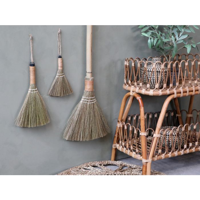 Kehrbesen von Naturstroh