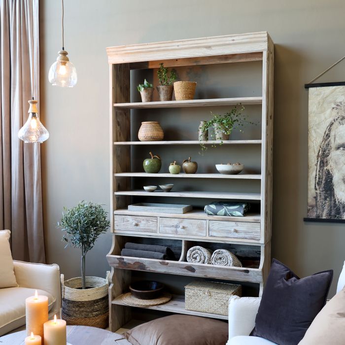 Regal mit Ablageböden und Schubladen