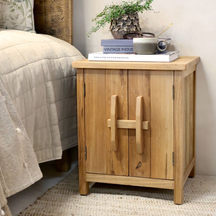 Schrank mit 2 Türen und Regalen