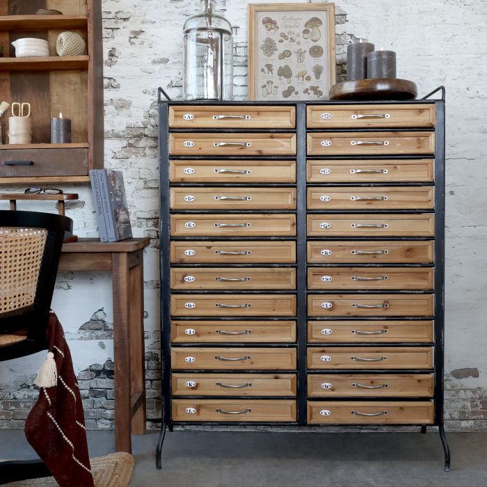 Chest of Drawers w. drawers
