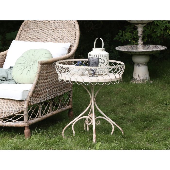 Table w. fil de fer edge