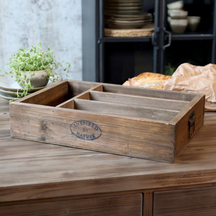 Box w. 4 compartments