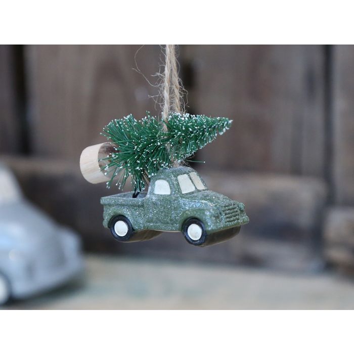 Auto m. Weihnachtsbaum