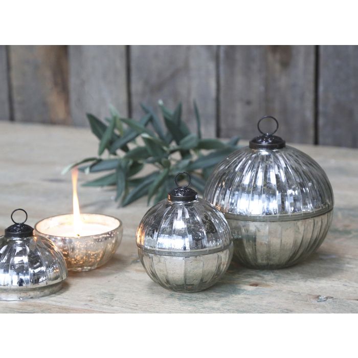 Christmas Bauble in glass w. candle and groove cut