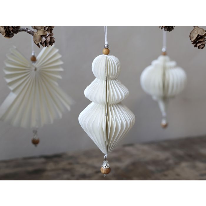 Ornament in paper w. wooden pearl