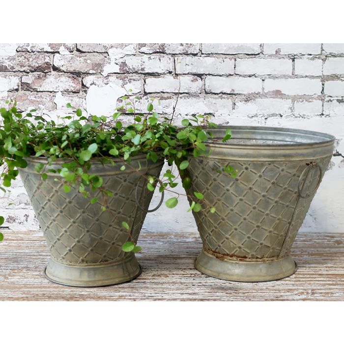 Planter w. handles set of 2