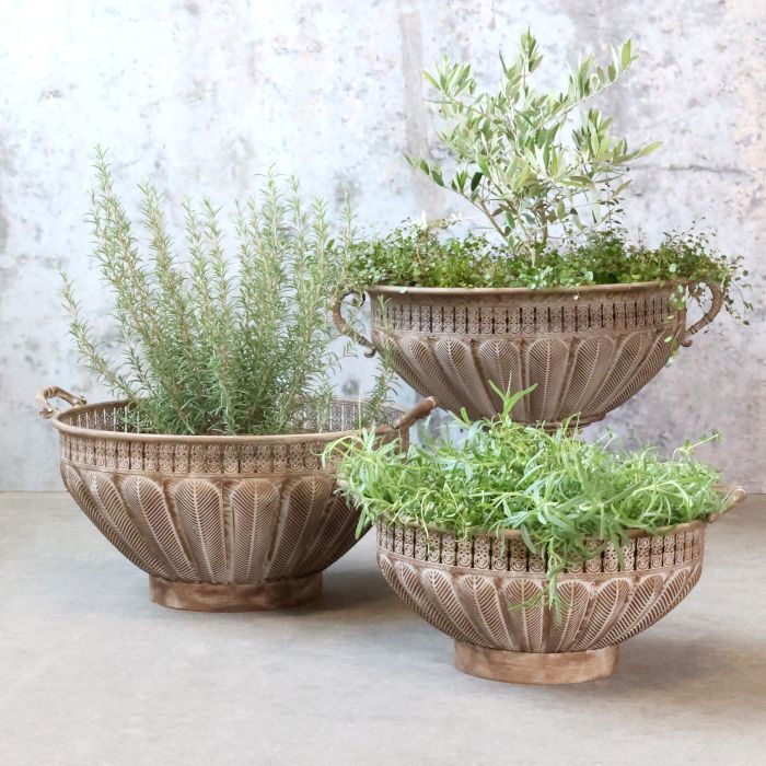 Planter on foot set of 2