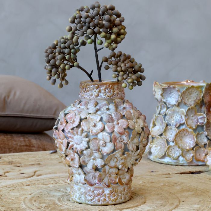 Vase w. flower décor