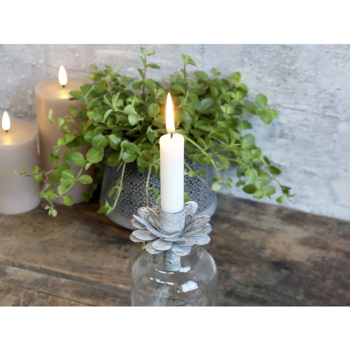 Kerzenhalter mit Blumen