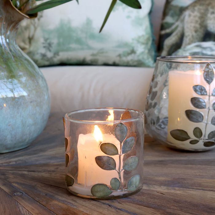 Hurricane w. decor of dried leaves